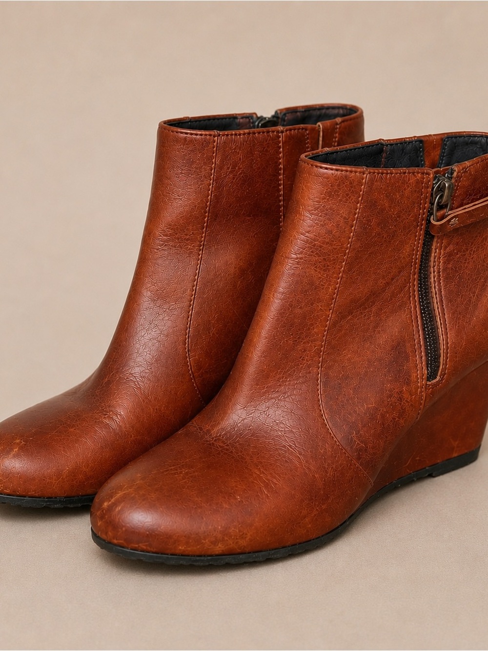 Clarks Artisan Leather Wedge Ankle Boots Brown Size 7.5 Comfort Chic